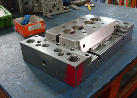 Labware Custom Injection Mold , 4 Cavity Mold , S136 Hardened 48HRC ~ 50HRC