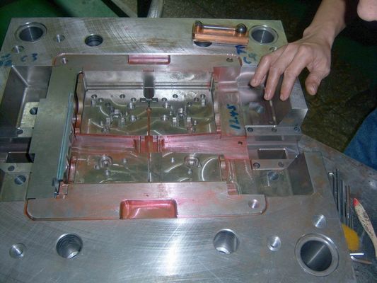 20000 Shots Rapid Prototyping Injection Molding with YUDO Hot Runner 1050 AB Plate