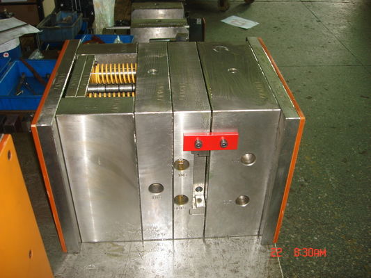 Hot Runner Injection Mold / PE , PU , PVC Plastic Injection Molding Tool