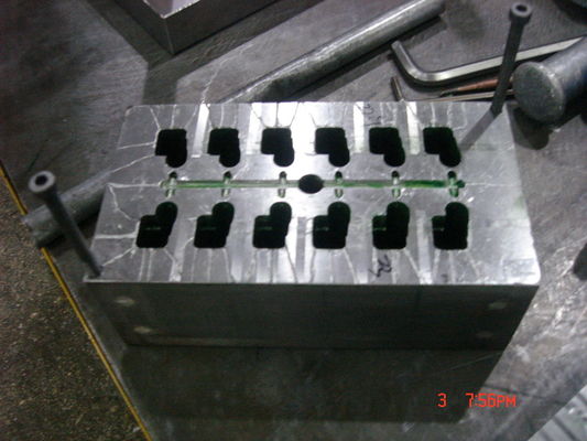 Multi Cavities Hot Runner Injection Molding / PP Plastic Injection Mould