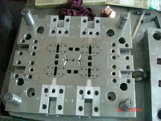 Single Cavity Hot Runner Injection Mould , Plastic Parts with LKM , LYM Base